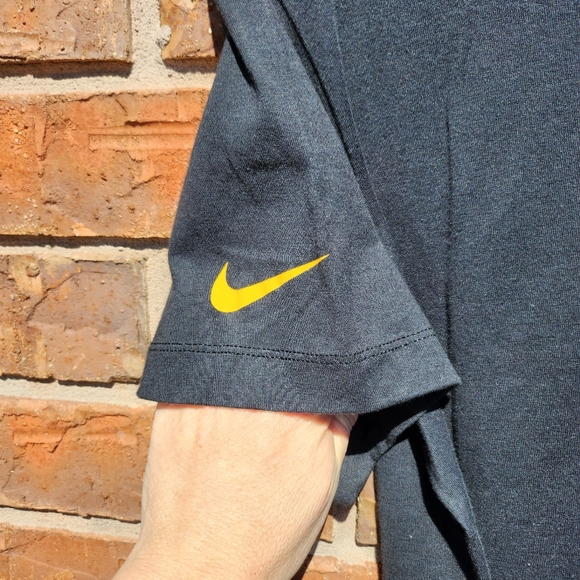 NWT Nike Size Small RAYGUNS BASKETBALL T-SHIRT BLACK/MULTICOLOR DB5948-010 - Picture 3 of 4